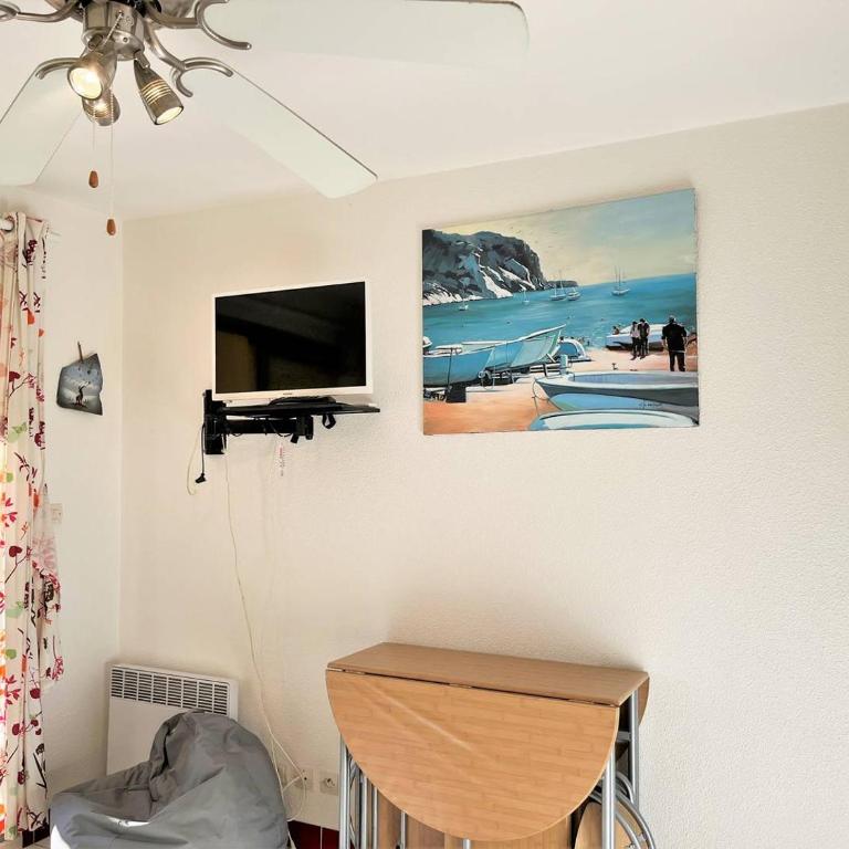 LV100-017 Appartement Studio cabine 4 couchages LE LAVANDOU - Studio with Pool View - 6