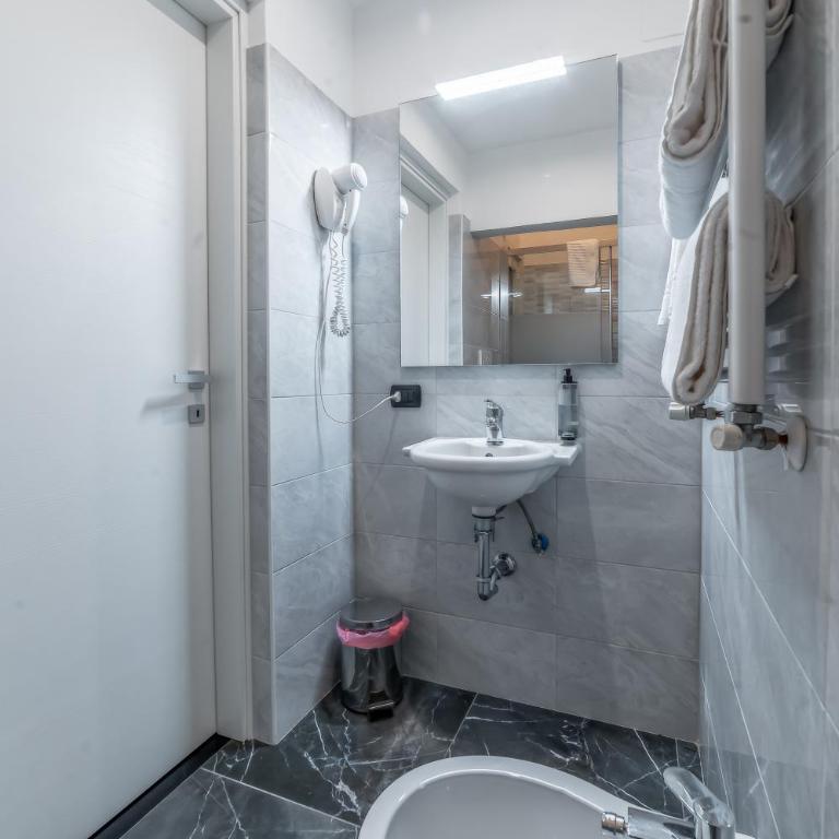 Rome in Love B&B - Termini Train Station - Camera Tripla con Bagno Privato - 11