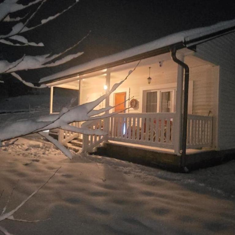 Snow White Chalet- Mountain Retreat in Kolašin - Kuća sa 2 Spavaće Sobe - 46