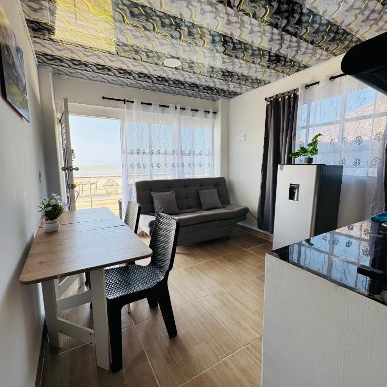 Apartamentos el mochilero frente al mar piso 2 apto 3 - Two-Bedroom Apartment - 5