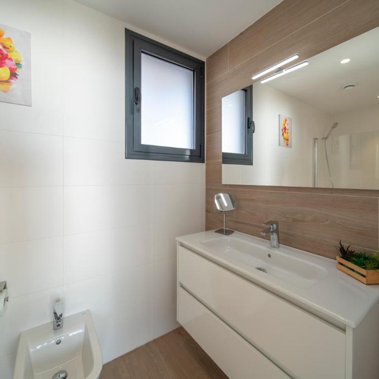 Primera linea de playa con vistas directas al mar-Apartamento premium Albufereta - Two-Bedroom Superior Apartment - 21