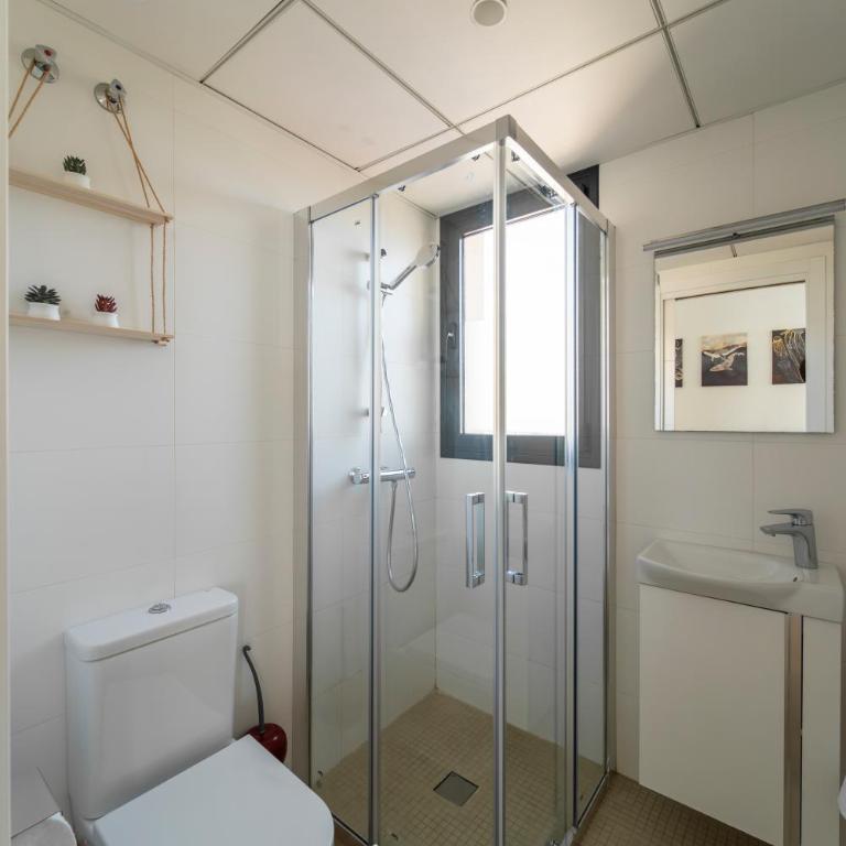 Primera linea de playa con vistas directas al mar-Apartamento premium Albufereta - Two-Bedroom Superior Apartment - 20