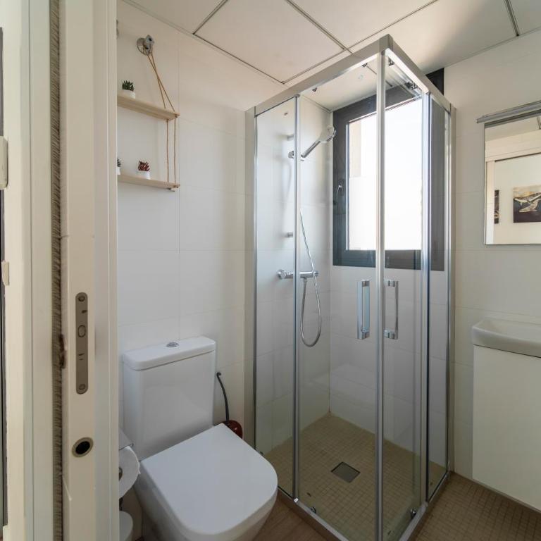 Primera linea de playa con vistas directas al mar-Apartamento premium Albufereta - Two-Bedroom Superior Apartment - 23