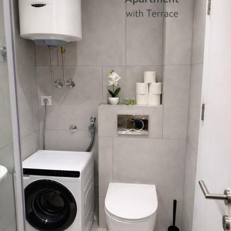 Leo Lux 2 - Two-Bedroom Apartment with Balcony and Terrace - 10
