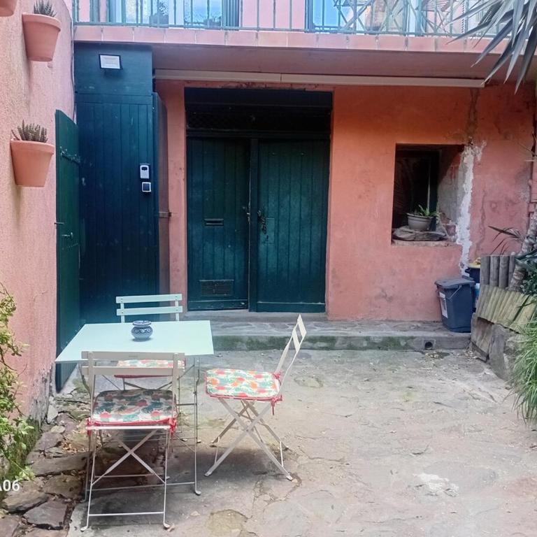 Appartement typique avec balcon et patio - Appartement 2 Chambres - 3