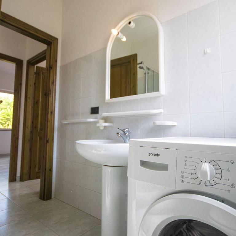Oasi di Luce - Appartamento con 2 Camere da Letto e Vista Giardino - 8