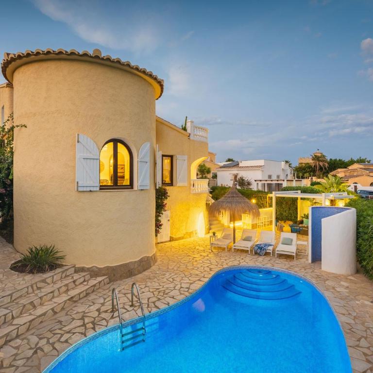 Villa Sea Breeze by Abahana Villas - Villa - 1