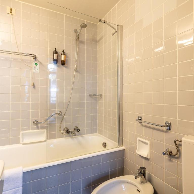 the eighteen86 by keyone - Doppelzimmer mit Badewanne - 1