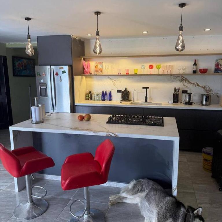 Villa with Spectacular Medellin View with Pool and Mini Basket-Futbol Field - Villa - 48