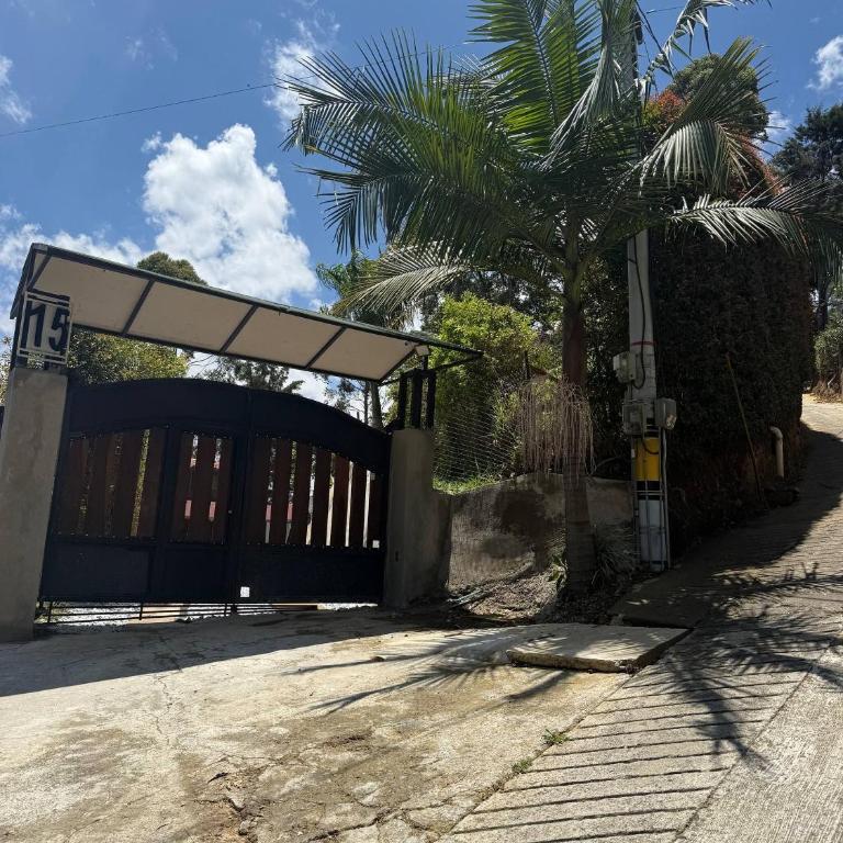 Villa with Spectacular Medellin View with Pool and Mini Basket-Futbol Field - Villa - 49