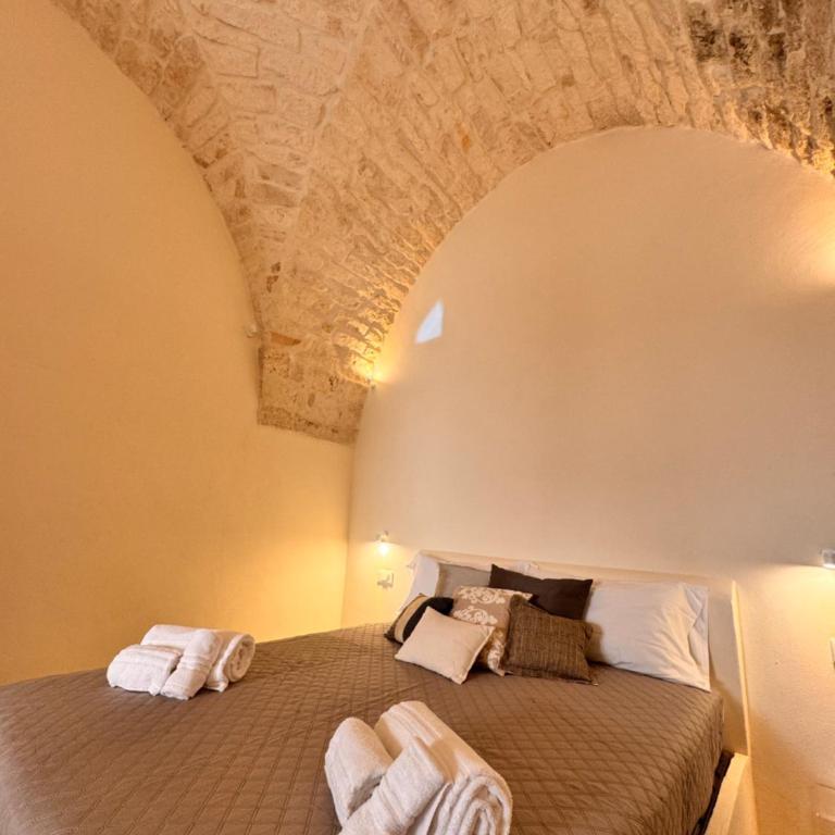 Bianca Ostuni - One-Bedroom House - 3