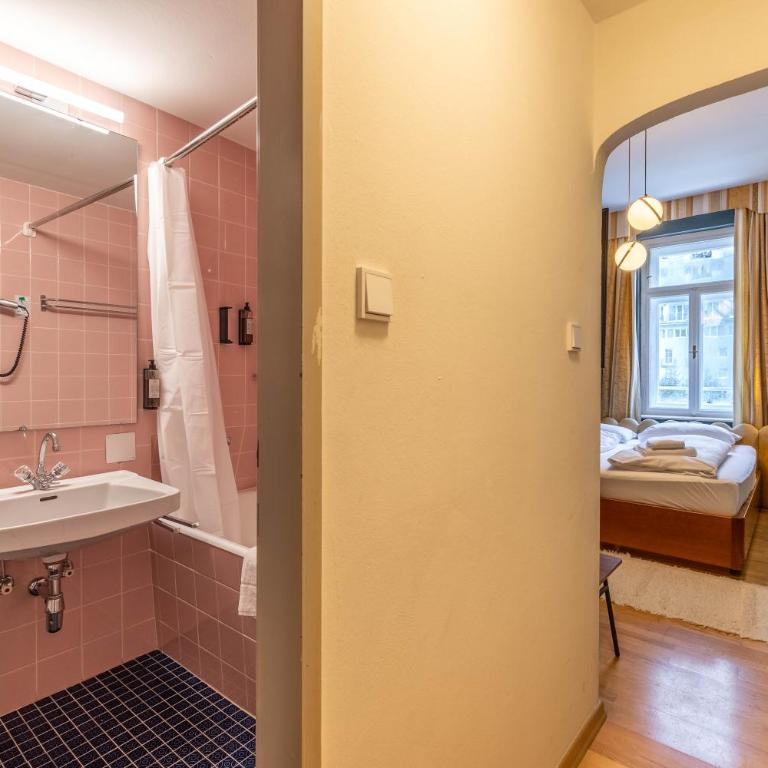 the eighteen86 by keyone - Doppelzimmer mit Dusche - 7