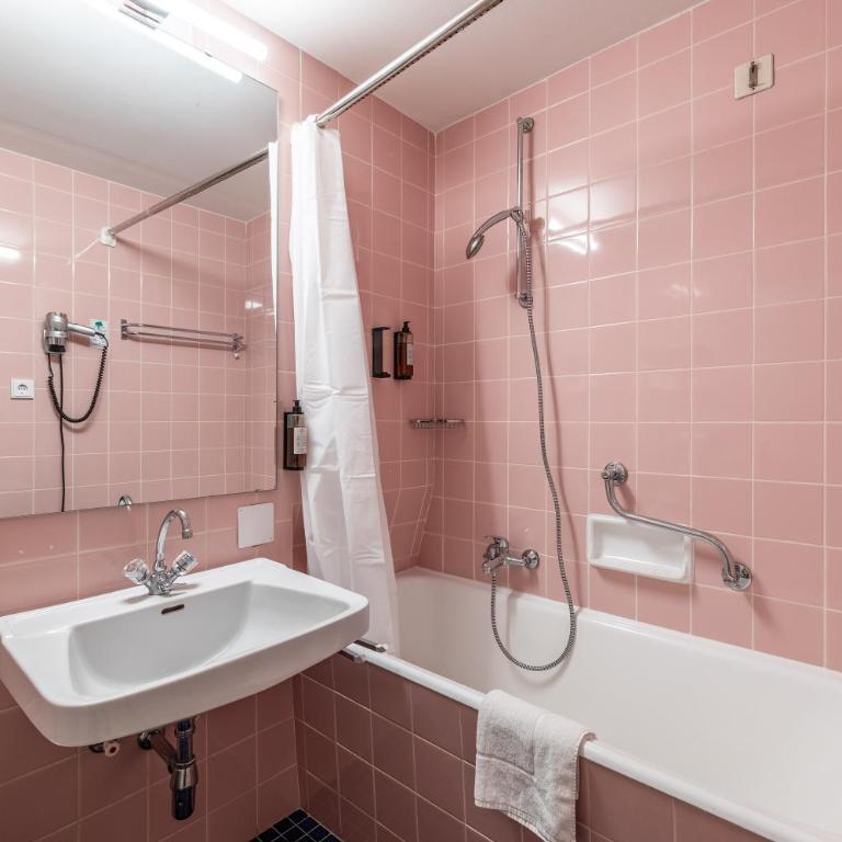 the eighteen86 by keyone - Doppelzimmer mit Dusche - 6