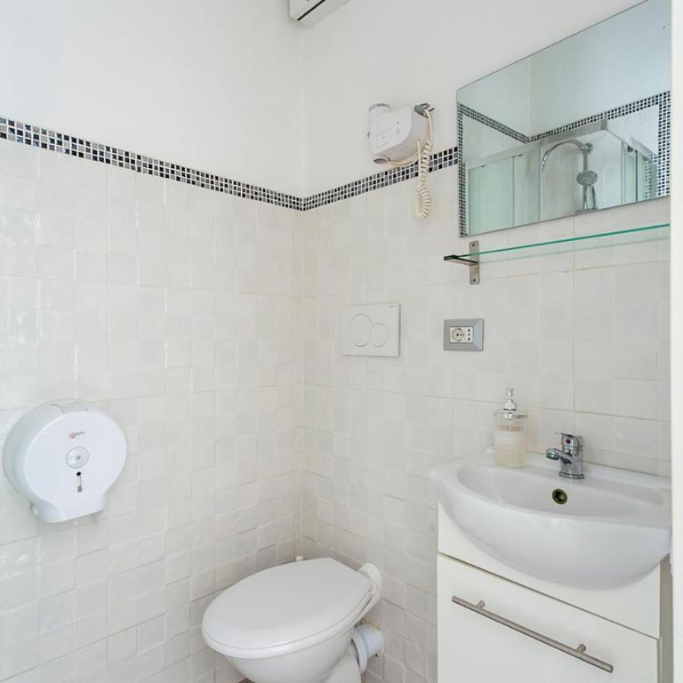 La Rosa - Camera Matrimoniale con Bagno Privato - 2
