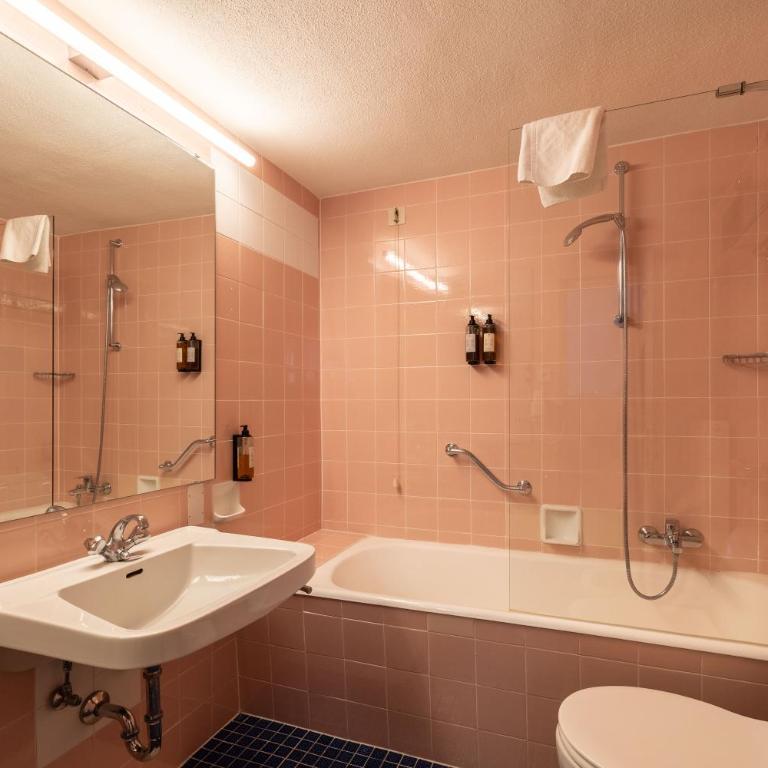 the eighteen86 by keyone - Doppelzimmer mit Badewanne - 7
