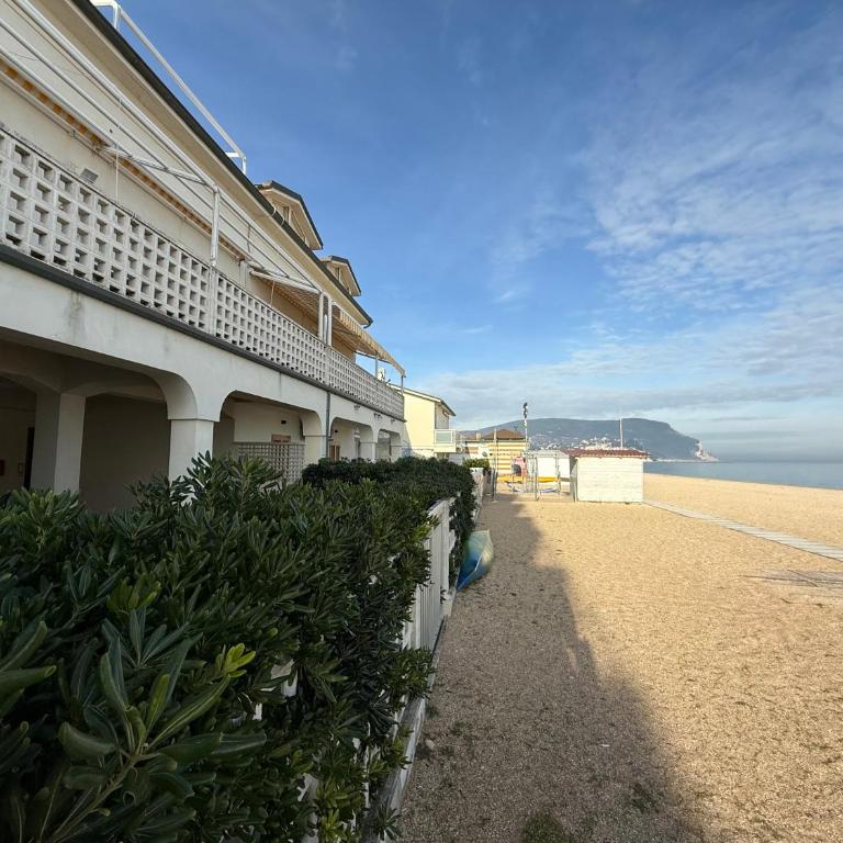 M170 - Marcelli, trilocale fronte mare con posto auto - Two-Bedroom Apartment - 23