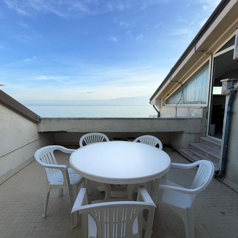 M170 - Marcelli, trilocale fronte mare con posto auto - Two-Bedroom Apartment - 5