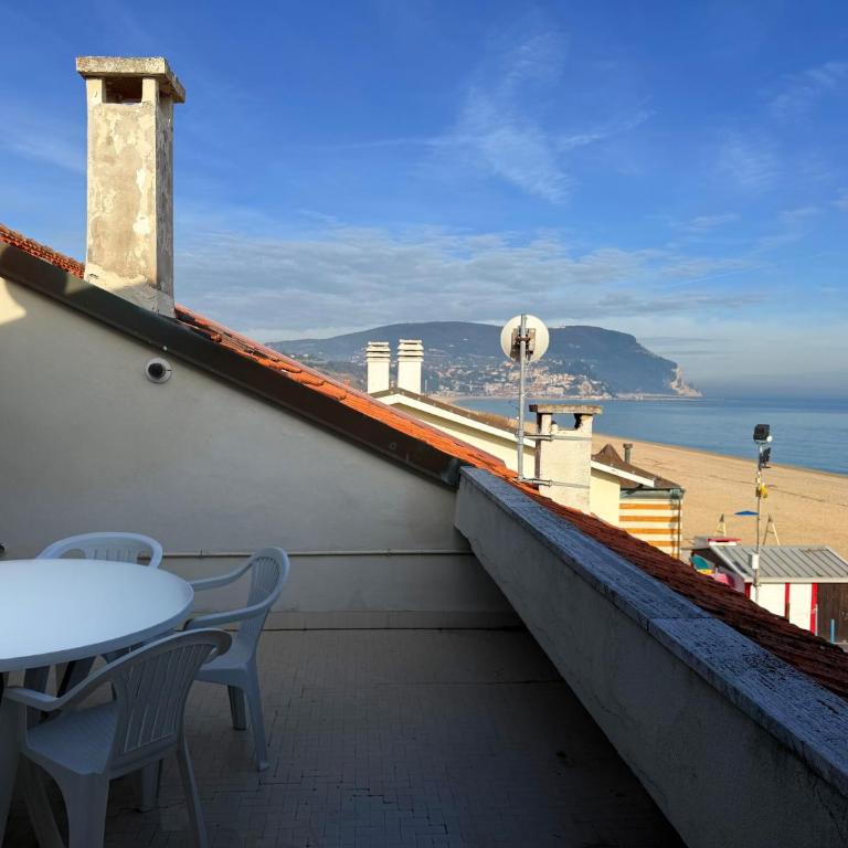 M170 - Marcelli, trilocale fronte mare con posto auto - Two-Bedroom Apartment - 11