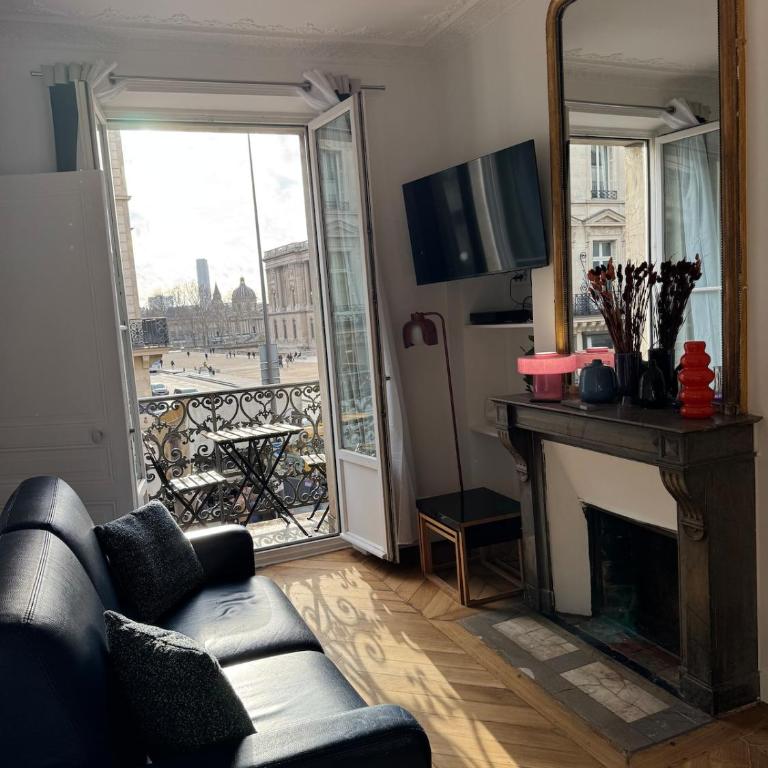 Appartement parisien - Balcon face au Louvre - Two-Bedroom Apartment with View - 29