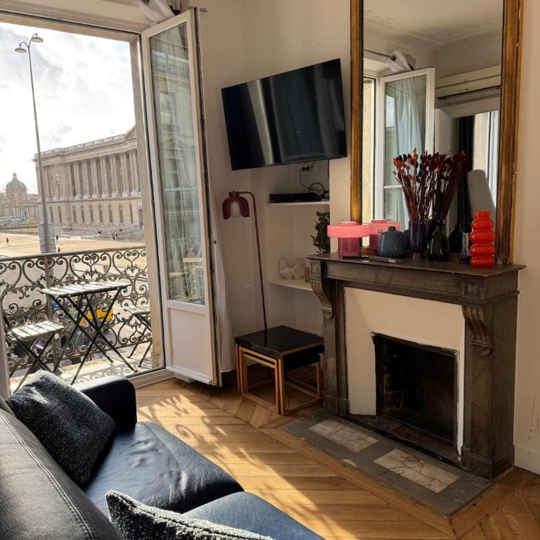 Appartement parisien - Balcon face au Louvre - Two-Bedroom Apartment with View - 11