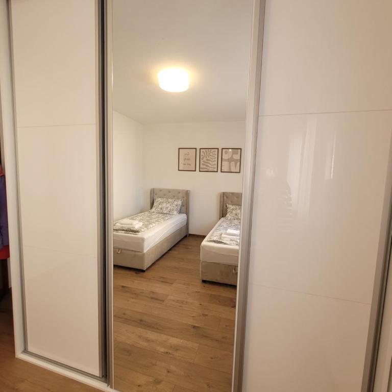 Apartman Holiday Self Check-in, Free parking - Apartman sa 2 Spavaće Sobe - 4
