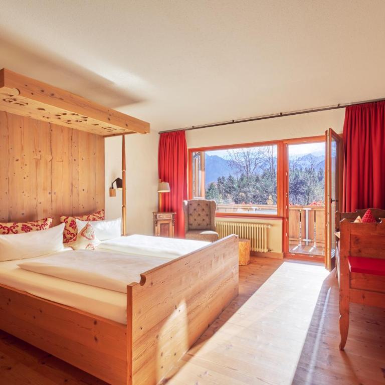 Hotel Oberstdorf - Dreibettzimmer mit Bergblick und Balkon - 2