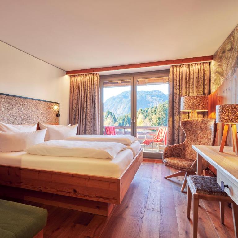 Hotel Oberstdorf - Superior Doppelzimmer mit Bergblick und Balkon - 2