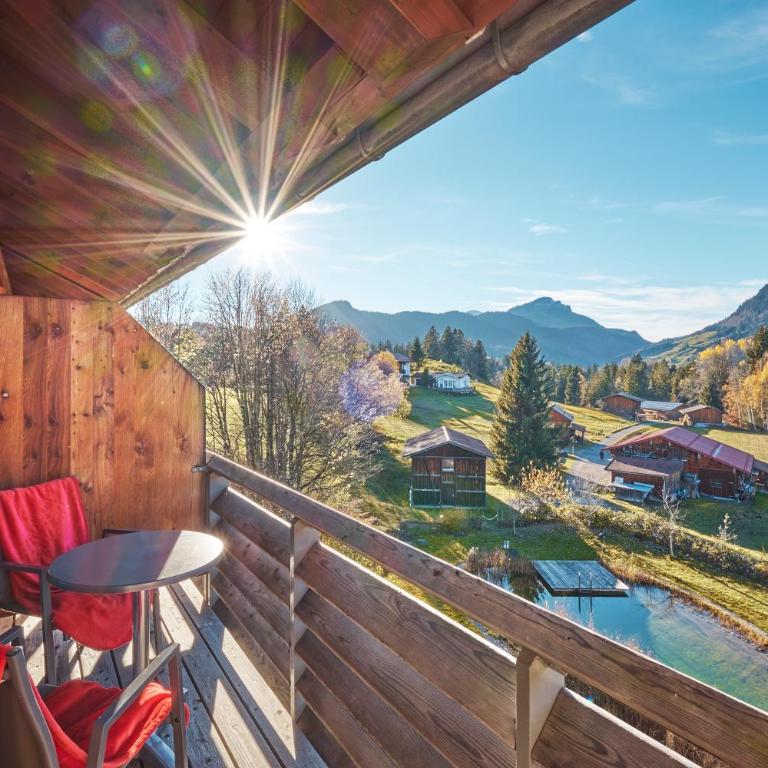 Hotel Oberstdorf - Superior Doppelzimmer mit Bergblick und Balkon - 3