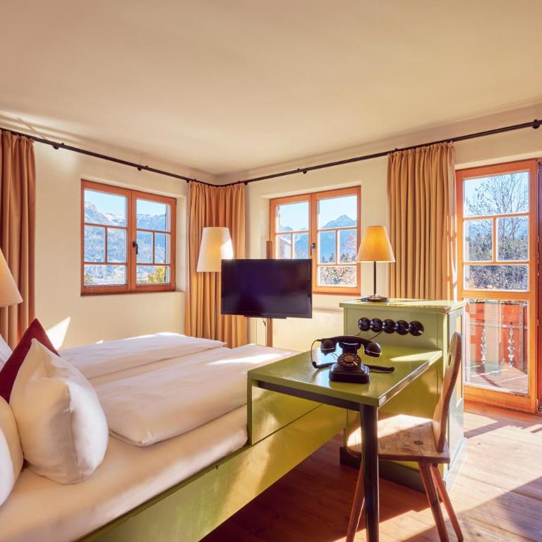 Hotel Oberstdorf - Doppelzimmer mit Bad, Bergblick und Balkon - 1
