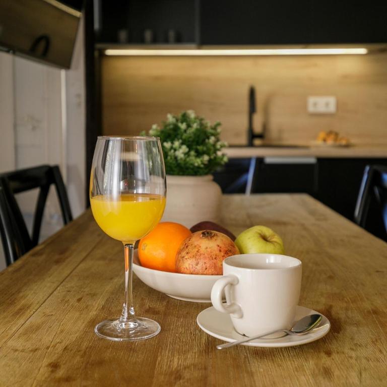 Comfort and Design en Gran Via de Colón - Three-Bedroom Apartment - 2