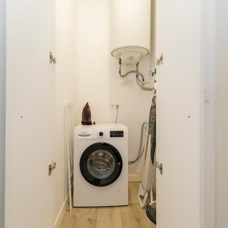 Comfort and Design en Gran Via de Colón - Three-Bedroom Apartment - 5