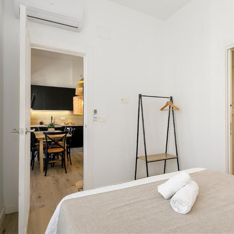 Comfort and Design en Gran Via de Colón - Three-Bedroom Apartment - 6