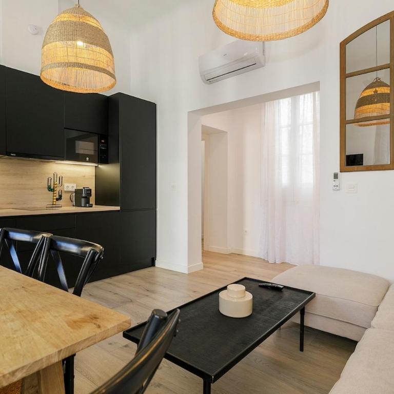 Comfort and Design en Gran Via de Colón - Three-Bedroom Apartment - 12