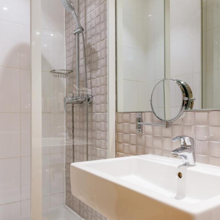 Hotel Avalon Paris Gare du Nord - Chambre Quadruple - 4