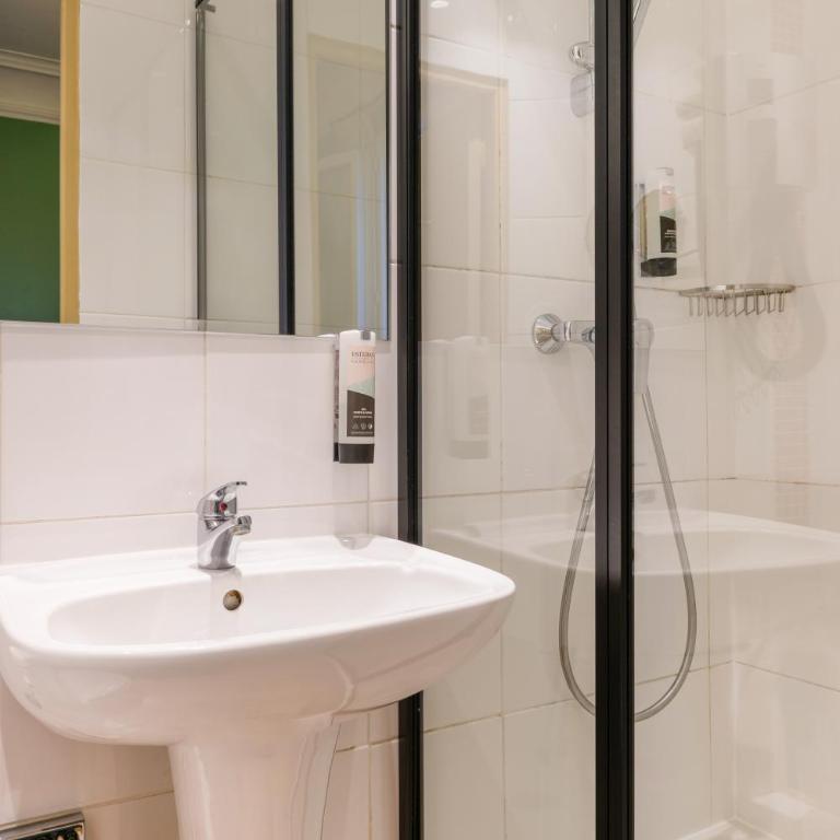 Hotel Avalon Paris Gare du Nord - Chambre Double Confort avec Balcon - 4