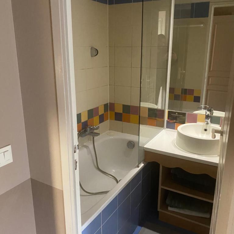 Apparthotel - Proche disneyland Paris - Piscine chauffée - Apartment - 9