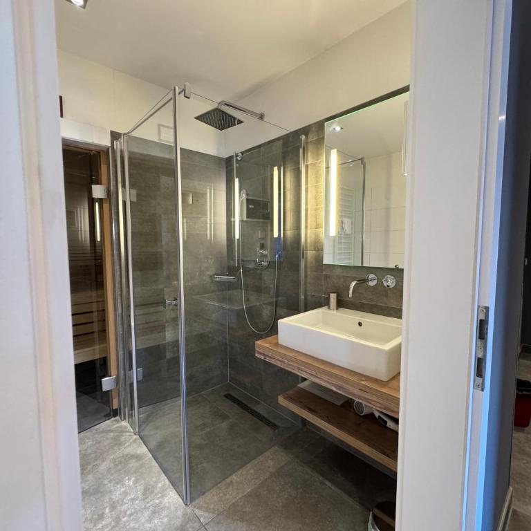 Mountain Lodge Leogang- Modernes Alpen Apartment, Balkon, Bergblick, Kamin, Sauna - Apartment mit 3 Schlafzimmern - 17