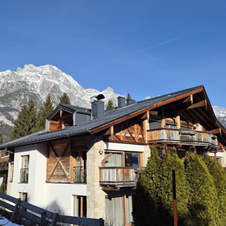 Mountain Lodge Leogang- Modernes Alpen Apartment, Balkon, Bergblick, Kamin, Sauna - Apartment mit 3 Schlafzimmern - 1