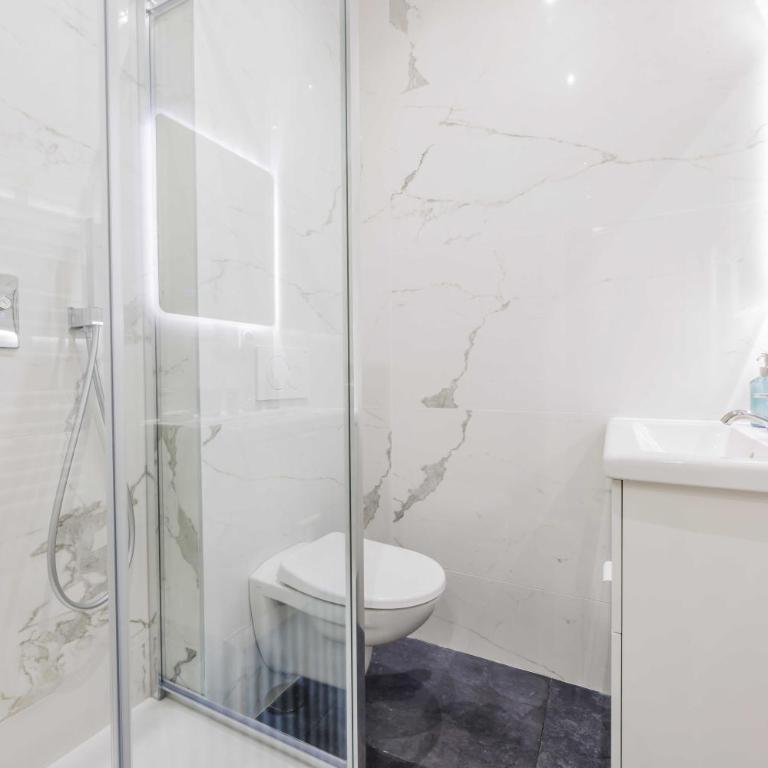 Chic Apartment in Paris Ideally Located for 6P - Appartement 2 Chambres - 2