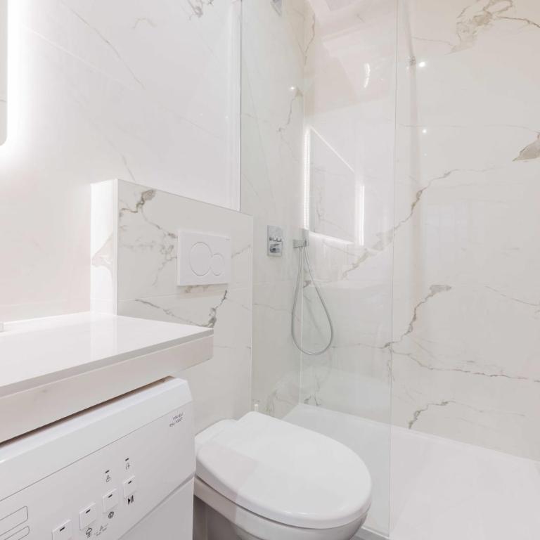 Chic Apartment in Paris Ideally Located for 6P - Appartement 2 Chambres - 3