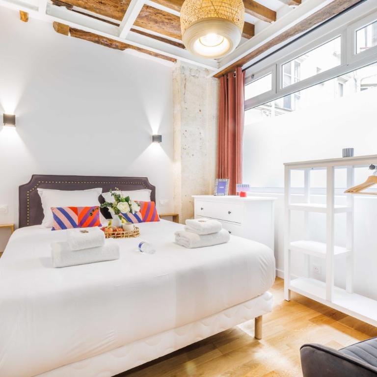 Chic Apartment in Paris Ideally Located for 6P - Appartement 2 Chambres - 4