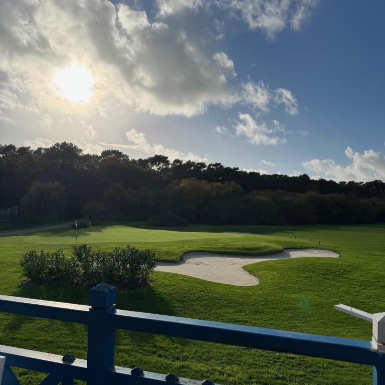 Vue sur golf et foret - One-Bedroom Apartment - 2
