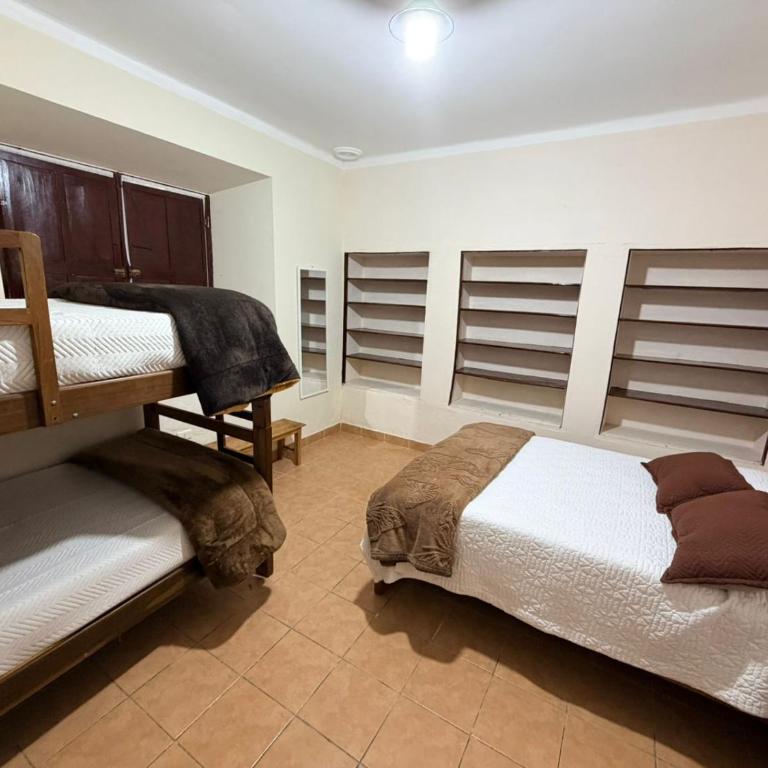 Casa Grau - Quadruple Room with Shared Bathroom - 3