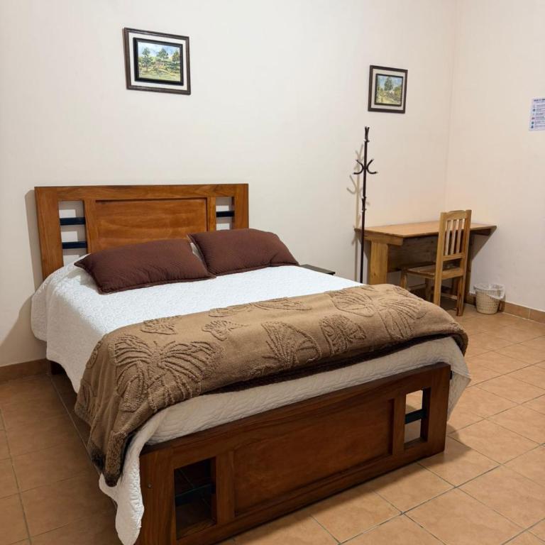 Casa Grau - Quadruple Room with Shared Bathroom - 2