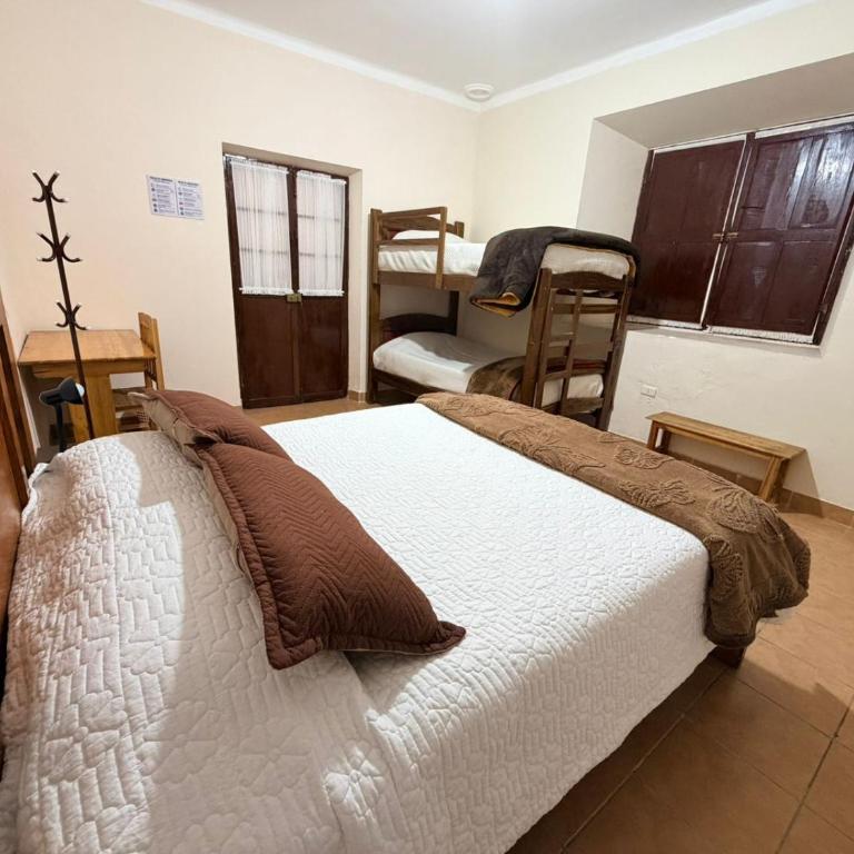 Casa Grau - Quadruple Room with Shared Bathroom - 4