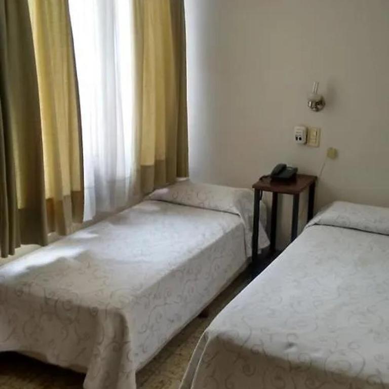 Hotel Necochea - Double Room with Private Bathroom - 1