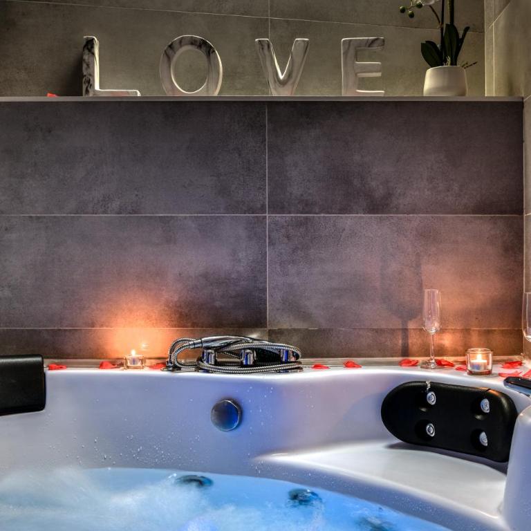 Le Bourget - Suite et Envolée romantique avec Jacuzzi - Suite Deluxe con Vasca Idromassaggio - 14