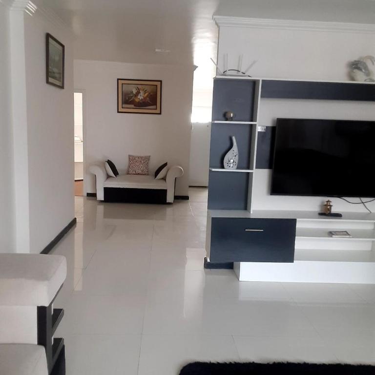 Comfortable and cozy accommodation - Three-Bedroom Apartment - 2