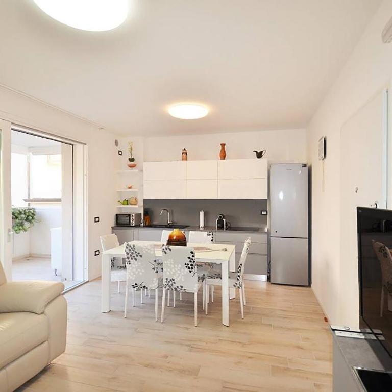 GIGI HOUSE appartamento PIAZZA MAZZINI 150m dal mare CON PISCINA e SPIAGGIA - Appartamento con 2 Camere da Letto - 2