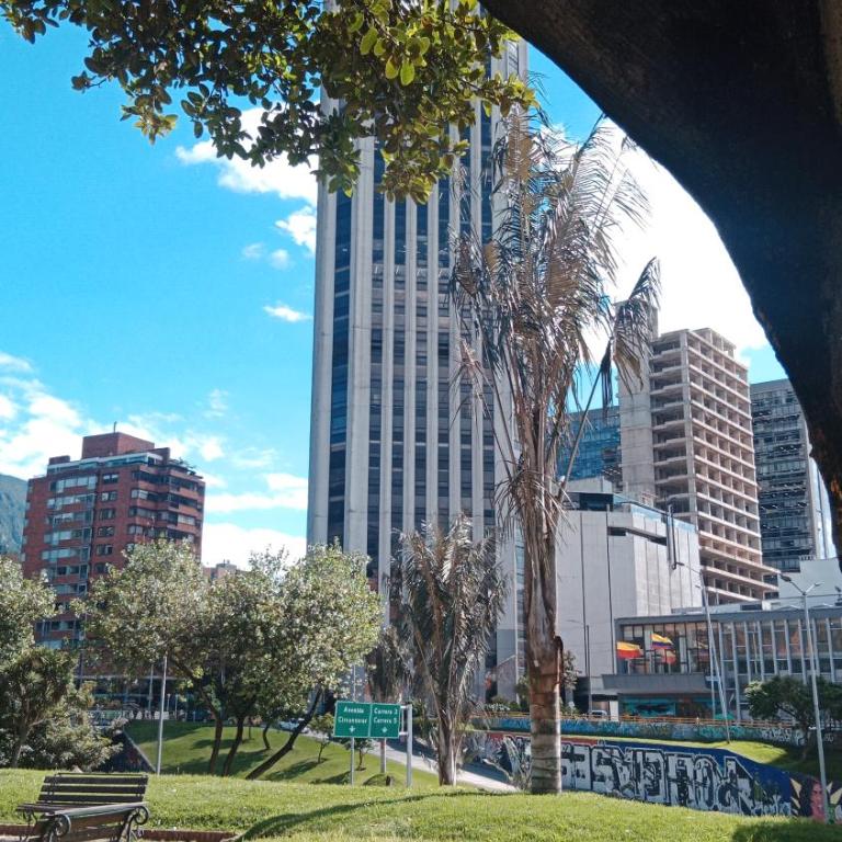 Confortable Apartamento - Centro Internacional Bogotá - Two-Bedroom Apartment - 61